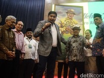 Potret Akbar Tandjung Diberi Penghargaan Maestro Aktivis Indonesia