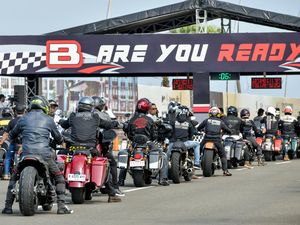 Potret Balapan Drag Moge Harley Davidson Terbesar di Indonesia