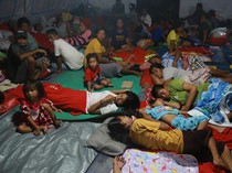 Potret Warga Terdampak Erupsi Gunung Ibu di Pengungsian