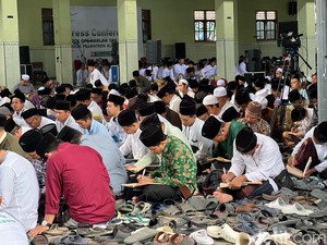 1 Abad Ponpes Al Falah Ploso Kediri, Ribuan Santri-Alumni Ngaji Kitab Kuning