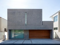 Kanye West Mau Pangkas Lagi Harga Rumahnya Gegara Nggak Laku-laku