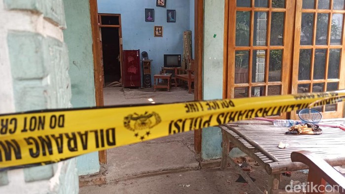 Rumah Lasemi, warga ponorogo yang terkena ledakan mercon di balon udara yang meledak.