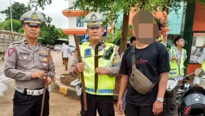 Scoopy dimodifikasi bisa menyimpan senjata tajam