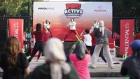 Pada hari pertama penyelenggaraan acara di Jakarta, puluhan peserta baik nasabah dan publik luas secara antusias mengikuti aktivitas olahraga bersama instruktur Alia pada sesi kelas POUND di PRUActive Community. 