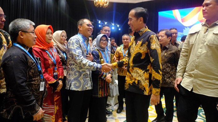 Wali Kota Makassar Danny Pomanto bersama Presiden Jokowi.