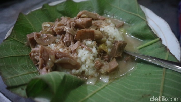 Warung nasi tewel yang sudah bertahan 3 generasi di Pati. Foto diunggah Minggu (19/5/2024).
