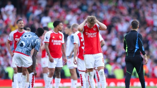 LONDON, ENGLAND - MAY 19: Martin Odegaard of Arsenal looks dejected after the Premier League match between Arsenal FC and Everton FC at Emirates Stadium on May 19, 2024 in London, England. (Photo by James Gill - Danehouse/Getty Images)