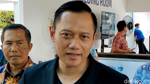 Agus Harimurti Yudhoyono (AHY) saat ditemui di Bandara I Gusti Ngurah Rai, Bali, Minggu (19/5/2024). (Agus Eka detikBali)