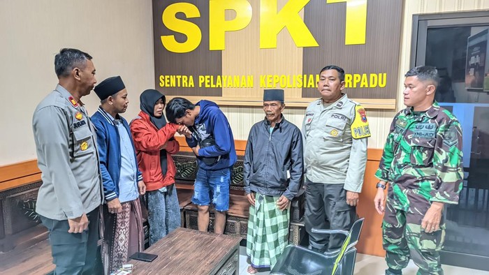 anak robohkan rumah ibu di malang