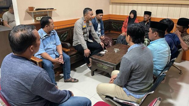 anak robohkan rumah ibu di malang