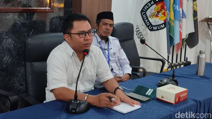 Anggota KPU Makassar Abdi Goncing saat konferensi pers peluncuran Pilwalkot Makassar 2024.