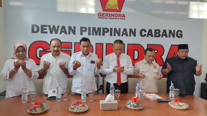 Arif Sugiyanto Serahkan Formulir Pendaftaran Cabup Kebumen ke Gerindra