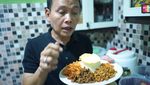 Keseruan Ayah Ojak Saat Makan dan Kumpul Bersama Keluarga