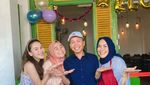 Keseruan Ayah Ojak Saat Makan dan Kumpul Bersama Keluarga
