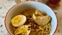 Bie Sing Hoo juga menyajikan menu kekinian. Salah satu yang sayang dilewatkan adalah Chicken Curry Mee seharga Rp 41.000. Foto: detikcom/Riska Fitria
