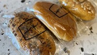 Menu roti yang ditawarkan menggunakan resep turun temurun. Ada banyak varian, mulai dari yang manis hingga yang gurih. Teksturnya lembut dan isiannya royal. Foto: detikcom/Riska Fitria