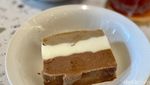 Bisa Ngemil Burnt Cheesecake hingga Es Potong Jadul di Toko Roti Ini!