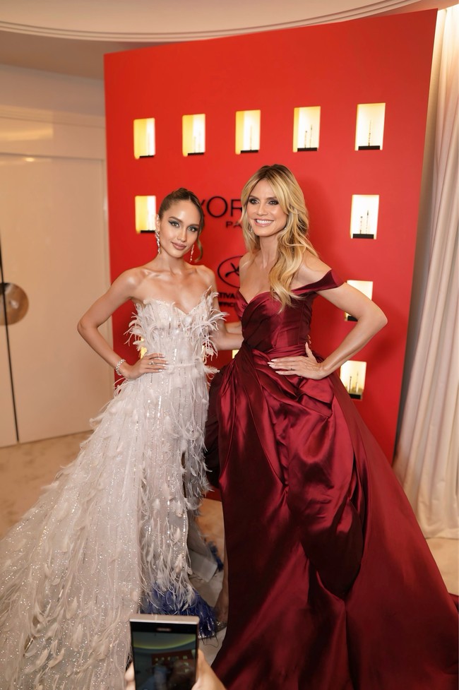 Cinta dan Heidi sempat berbincang sejenak. Pertemuan mereka dilanjutkan dengan sesi foto bersama. (Foto: Dok. Glenn Prasetya)