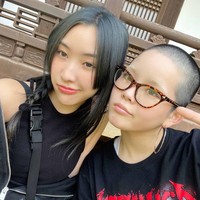 “YA ALLAH NI MAKNAE BENER BENER EKSPERIMEN 😭😭” “cocona plis jangan wamil dulu 😭🫵🏻” “diusia masih belia, ia menjadi buah kelapa 😭” “MY GURL😭😭😭😭 KAGETTTT KIRAIN DI TEASERNYA BECANDA,” komentar para penggemar. Foto: Instagram