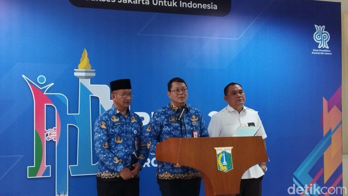 Disdik DKI Jakarta telah membuka pendaftaran Penerimaan Peserta Didik Baru (PPDB) Bersama tahun 2024. Kuota 8.426 kursi disiapkan untuk jalur pendaftaran ini. (Gisella Previan Laoh/detikcom)