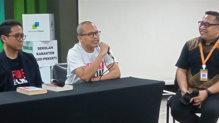 Eka Kurniawan, Penulis dan Tim Kurator 