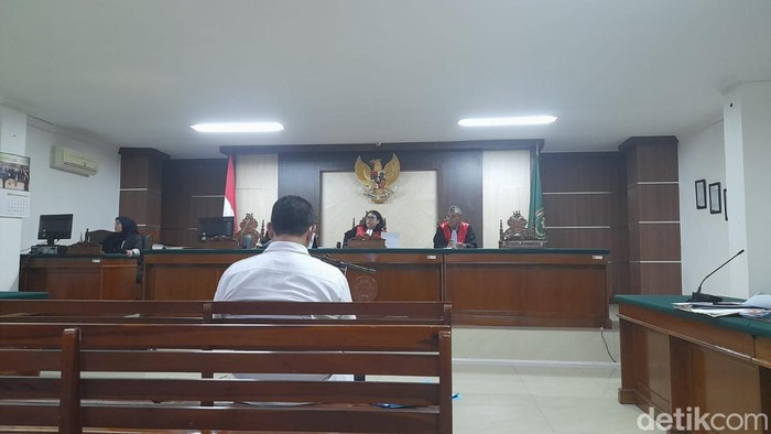 Eks Pimca Bulog Parepare Meizarani diperiksa sebagai terdakwa dalam kasus dugaan korupsi Rp 1,7 miliar. Andi Audia Faiza Nazli Irfan/detikSulsel