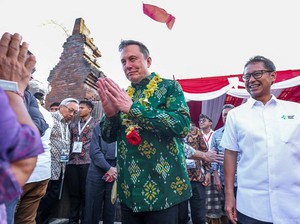 Gaya Elon Musk Resmikan Starlink di Bali, Pakai Batik Bomba Lagi
