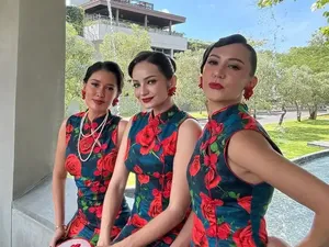 7 Foto Enzy Storia Jadi Bridesmaid, Cantik Pakai Cheongsam dan Makeup Bold