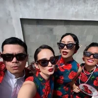 Melalui Instagram Story pribadinya Enzy tampak membagikan momen saat dirinya menjadi salah satu bridesmaid di acara pernikahan sahabatnya. Tampil menawan, gaya Enzy Storia pun berhasil mencuri atensi. Foto: Instagram/@enzystoria