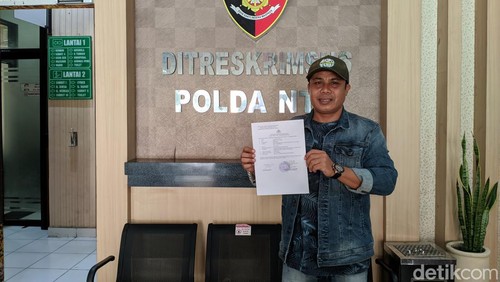 Fathurrahman, pelapor pengusaha Prancis terkait dugaan pengeboran air ilegal di Pulau Gili Trawangan, Desa Gili Indah, Kecamatan Pemenang, Lombok Utara ke Polda NTB, Senin (20/5/2024). (Ahmad Viqi/detikBali)