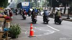 Hati-hati Melintas, Ada Jalan Amblas di Kramat Jati