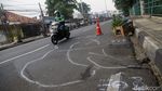 Hati-hati Melintas, Ada Jalan Amblas di Kramat Jati