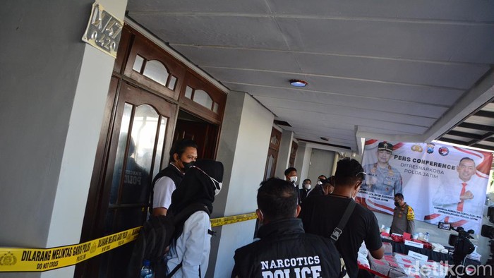 Home industry pil koplo di Surabaya digerebek polisi