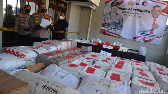 Home industry pil koplo di Surabaya digerebek polisi