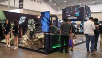 Salah satu tenant terkemuka modifikasi dudukan plat nomor yaitu Framelessplate Flexy Frame untuk mobil dan Framelessplate Sporty Frame untuk motor dengan jenis hook and loop. Dengan model tersebut, plat nomor ditempelkan ke kendaraan tanpa menggunakan baut, melainkan menggunakan perekat.