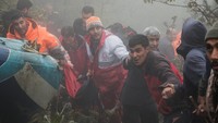 Sebelumnya, Organisasi Masyarakat Bulan Sabit Merah Iran telah menemukan lokasi puing-puing helikopter Presiden Ebrahim Raisi. Awalnya puing-puing itu terdeteksi oleh sebuah drone atau kendaraan udara tak berawak (UAV) Akinci milik Turki.
