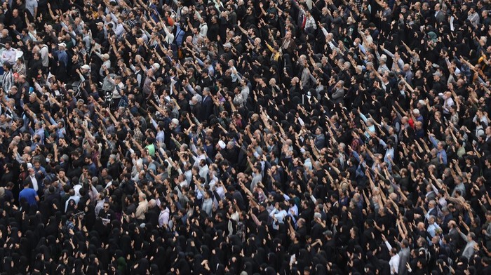 IRAN-SECURITY/PRESIDENT-RAISI People gather to mourn for the death of the late Iran's President Ebrahim Raisi, in Tehran, Iran May 20, 2024. Majid Asgaripour/WANA (West Asia News Agency) via REUTERS ATTENTION EDITORS - THIS PICTURE WAS PROVIDED BY A THIRD PARTY
