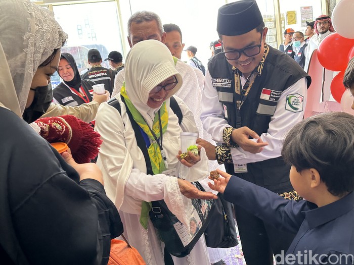 Jemaah haji Indonesia kloter JKG 1 tiba di Hotel 201 Al Ghaader, Makkah sekitar pukul 11.30 waktu setempat.