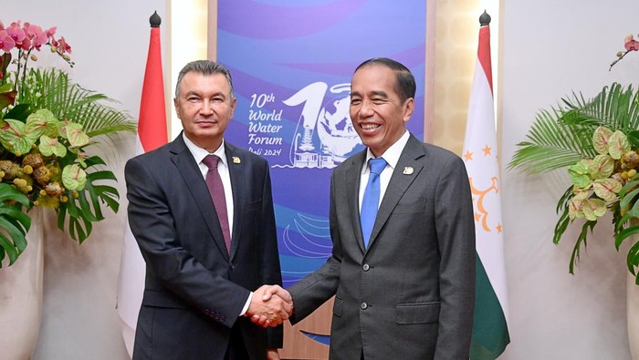 Bertemu PM Tajikistan di Bali, Jokowi Bahas Kerja Sama Tata Kelola Air