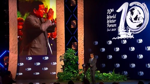 Jokowi memperkenalkan Prabowo sebagai presiden terpilih saat membuka WWF di Bali, Senin (20/5/2024). (Tangkapan layar youtube Sekretariat Presiden)