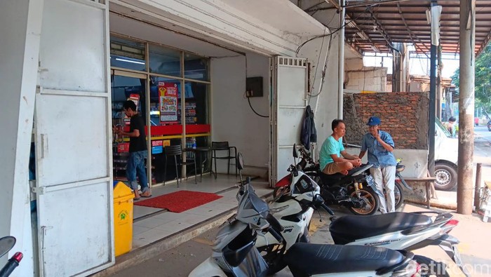 Keukeuh Mangkal di Minimarket Meski Dilarang, Jukir: Nggak Ada Kerjaan Lain