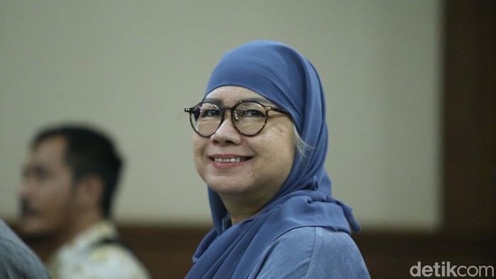 Karen Agustiawan Jelaskan Alasan Pengadaan LNG Karen Agustiawan menjalani sidang kasus dugaan korupsi liquefied natural gas (LNG). Karen menjelaskan pengadaan LNG.