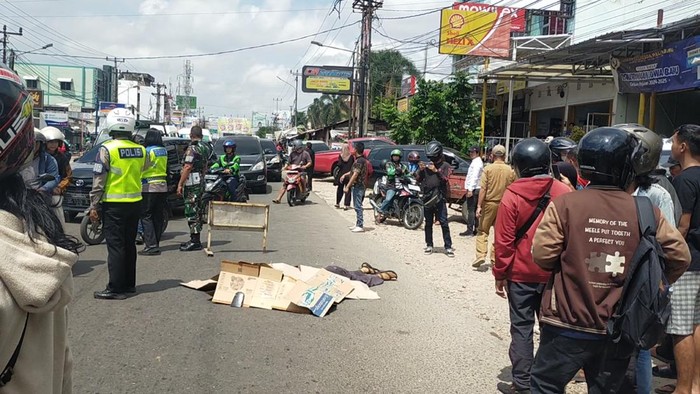 Kecelakaan lalu lintas terjadi di Jalan MP Mangkunegara, Kelurahan 8 Ilir, Kecamatan Ilir Timur 3, Palembang. Kecelakaan terjadi pada Senin (20/5/2024) sekitar pukul 10.00 WIB.