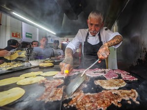 Hebat! Kedai Kaki Lima Ini Dapat Bintang Satu Bib Gourmand Michelin