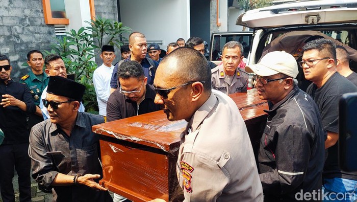 Ratapan Pilu Sang Putri yang Kehilangan Ayah dalam Tragedi Pesawat Jatuh di BSD
