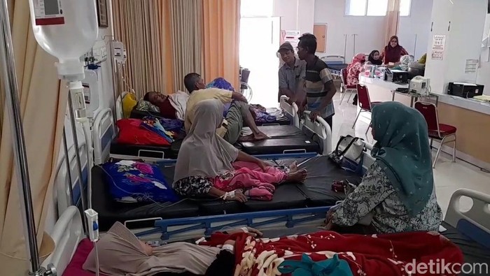 Kondisi korban keracunan makanan di Brebes saat menjalani perawatan. Foto diunggah Senin (20/5/2024),