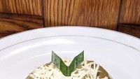 Ketan Susu Karya ada di kawasan Gandaria Utara. Salah satu varian favorit adalah ketan susu dengan topping matcha dan keju. Harganya mulai Rp 10.000. Foto: Instagram/Google Review
