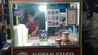 Ketan Susu 21 di Sawah Besar, Jakarta Pusat menawarkan ketan susu dengan toping keju dan dan cokelat. Harganya kisaran Rp 10.000-an dengan topping yang royal. Foto: Instagram/Google Review