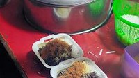 Ketan Susu Slipi di Jakarta Barat juga tak kalah jadi andalan. Terkenal dengan penyajiannya topingnya yang royal hingga menutupi ketannya. Foto: Instagram/Google Review