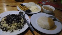 Di kawasan Jatinegara ada tempat makan ketan susu dengan harga mulai Rp 12.000. Namanya adalah Ketan Susu Bang Murtado yang toppingnya royal. Foto: Instagram/Google Review